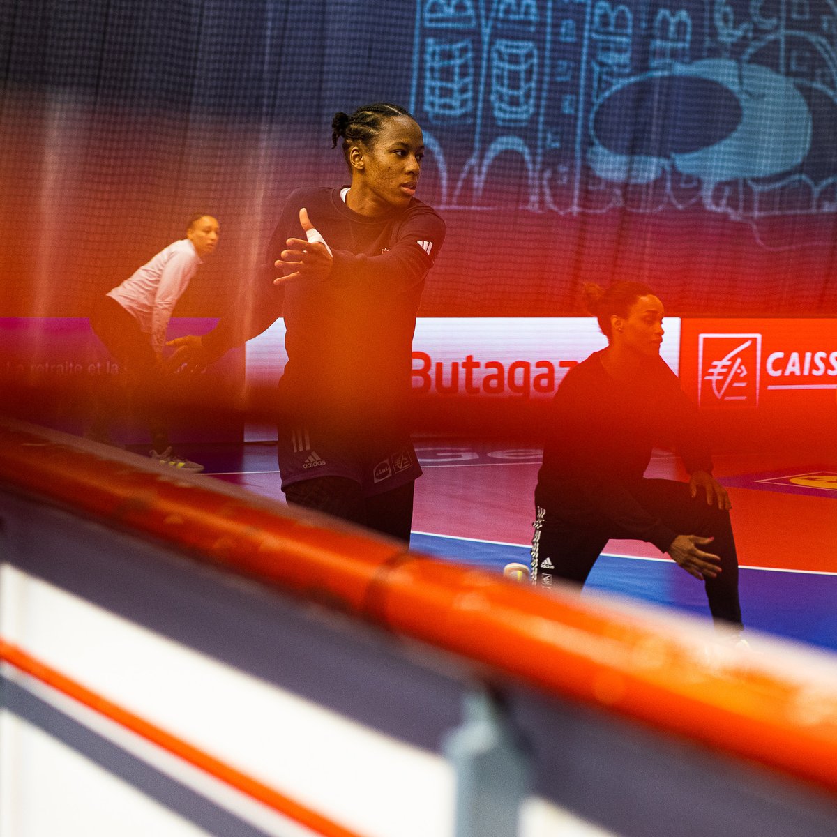 FRAHandball's tweet photo. 🇫🇷⚡🇩🇰 Round 2⃣ 

H-3⃣ 

📷 FFHandball/J.SCHLOSSER 

#BleuetFier https://t.co/jFRTkhFSNH