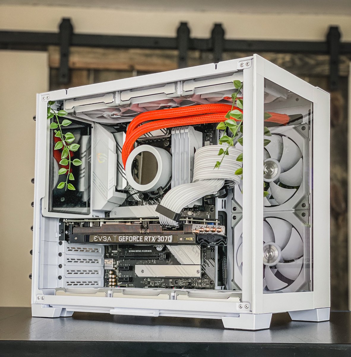 VYRALTEQ's tweet photo. It’s mini but don’t let that fool you. #pcmr #lianli #nzxt @NZXT @TEAMEVGA @GlobalLianli https://t.co/gUWKmmmxvN