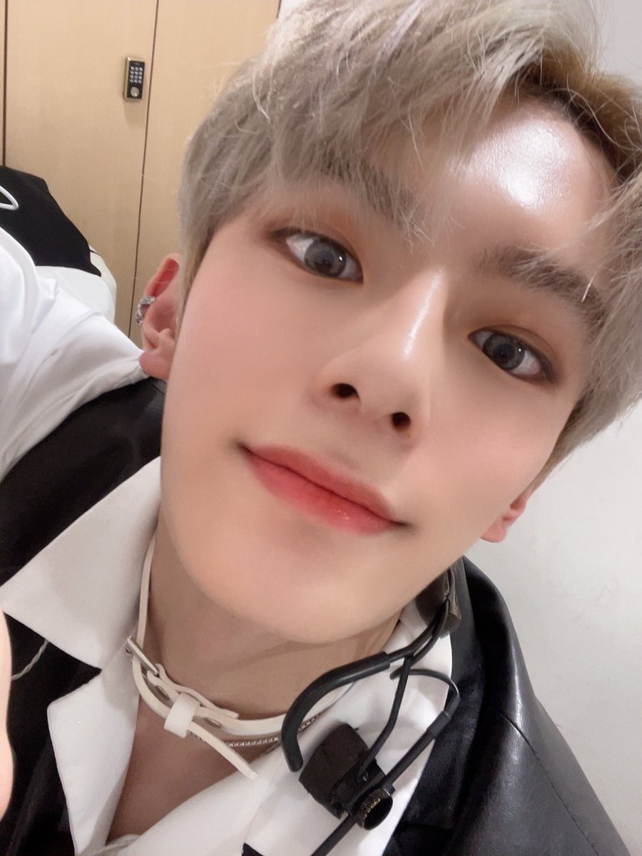 KangminFrance's tweet photo. | ✏ | TWITTER 14.03.21

Moi aussi je suis un cadeau hh
Encore plus doux que le chocolat~

#VERIVERY #VERRER #💜🤍 https://t.co/DI45tURbER