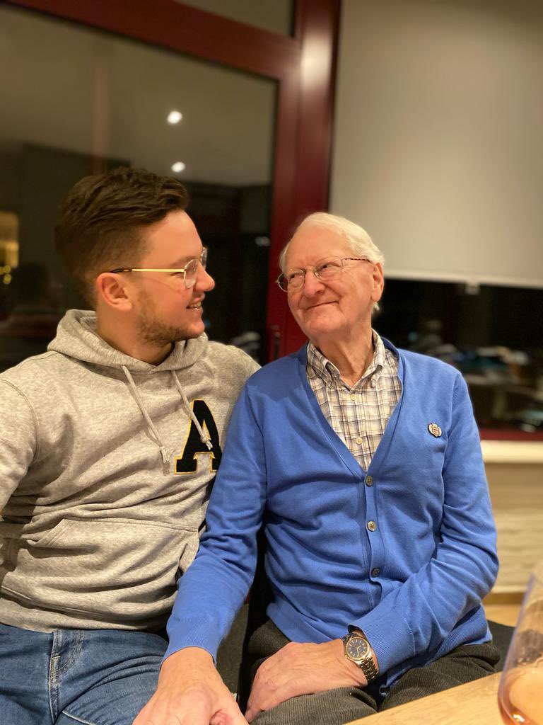 Liefste Twitter

Help mij alsjeblieft zoveel mogelijk centjes op te halen voor onderzoek naar deze verschrikkelijke ziekte 🤞

Doneren kan via: 
tourduals.be/team/team-flip

<a href="/TourduALS/">Tour du ALS</a> 
<a href="/ALSFonds/">ALS Fonds Vlaanderen vzw</a> 
#ALS #ALSLiga #StichtingALS #TourDuALS