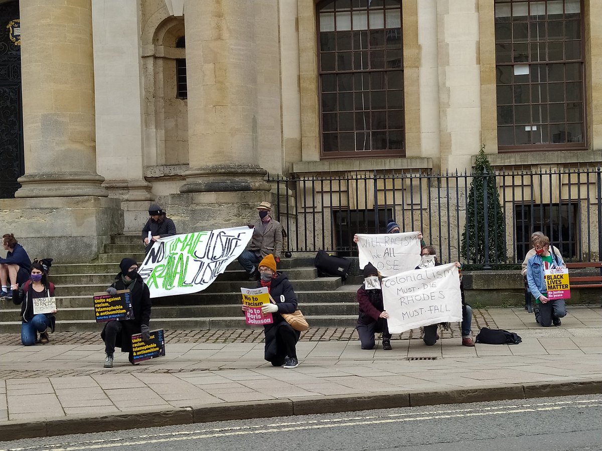 OxfordSUTR's tweet photo. Solidarity. #Oxford activists taking the knee outside the Clarendon building
#TakeTheKnee #NoRacismNoFascism #M20 @AntiRacismDay @OxfordSUTR @The_TUC https://t.co/Td3gihIhPr