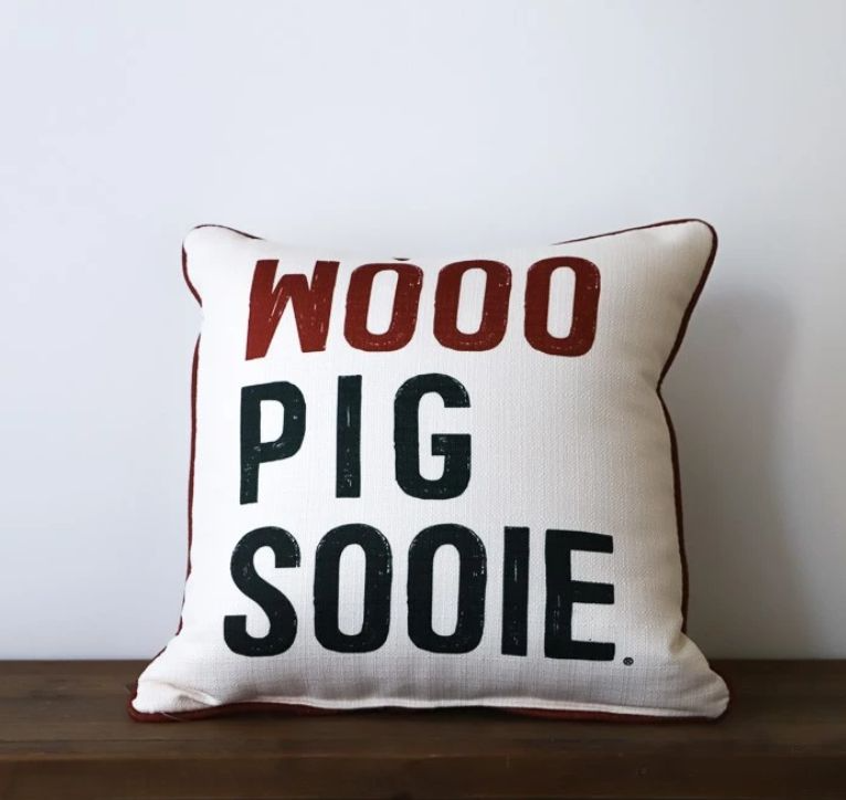 JSimplyVintage's tweet photo. Hog sports are on a roll this season!🐗 These pillows are a great addition to any room in the home to show your Razorback pride! #wooopigsooie

Purchase in store or #taptoshop https://t.co/4DRuJDwe5s
