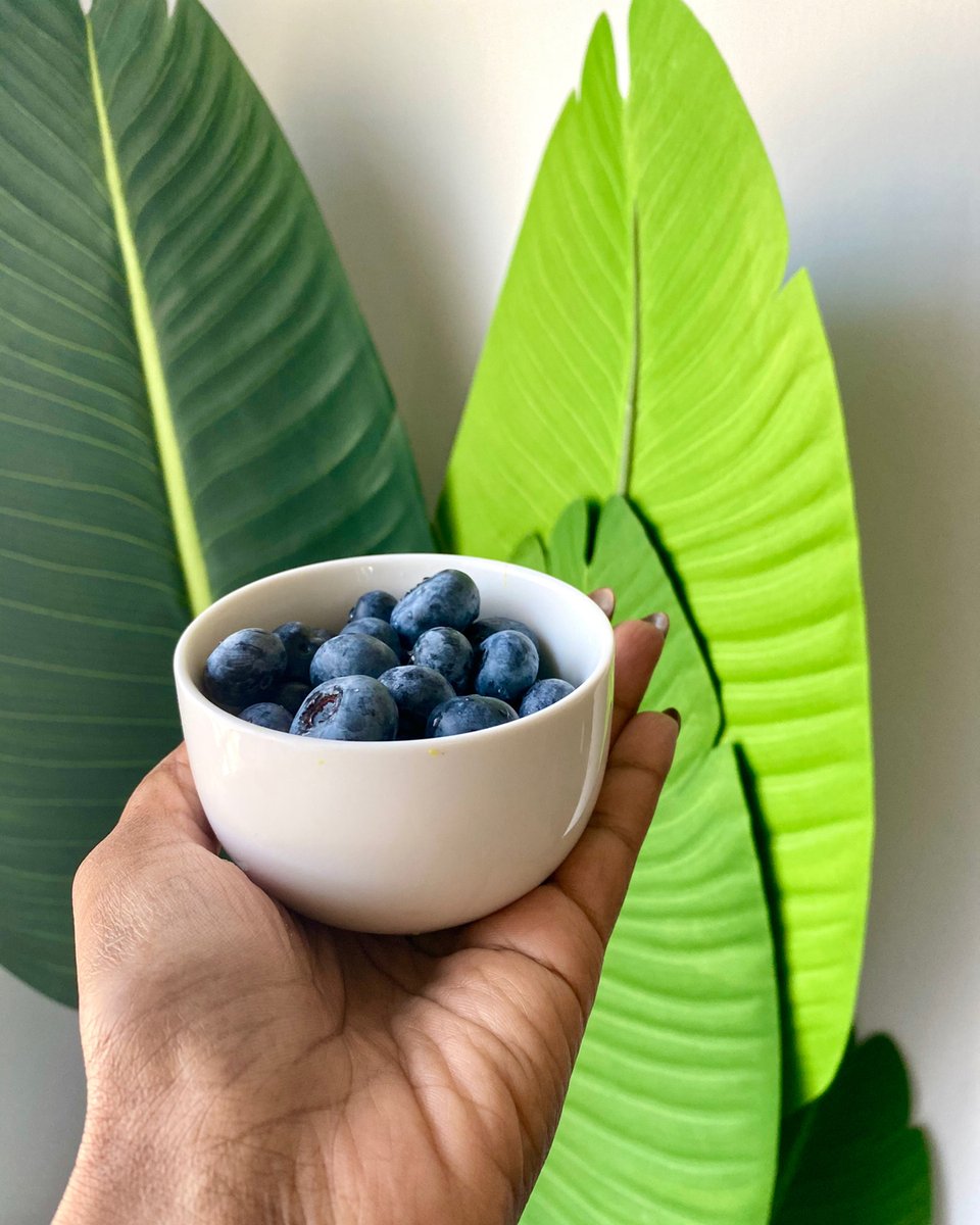Do you know that blueberries are on the list of SUPERFOODS? If you haven't added this fruit to your grocery list you might want to do so right away.
-----------------------
Blueberries are tiny but mighty! from dpreventing heart disease to skin glow and hair growth. This fruit. h