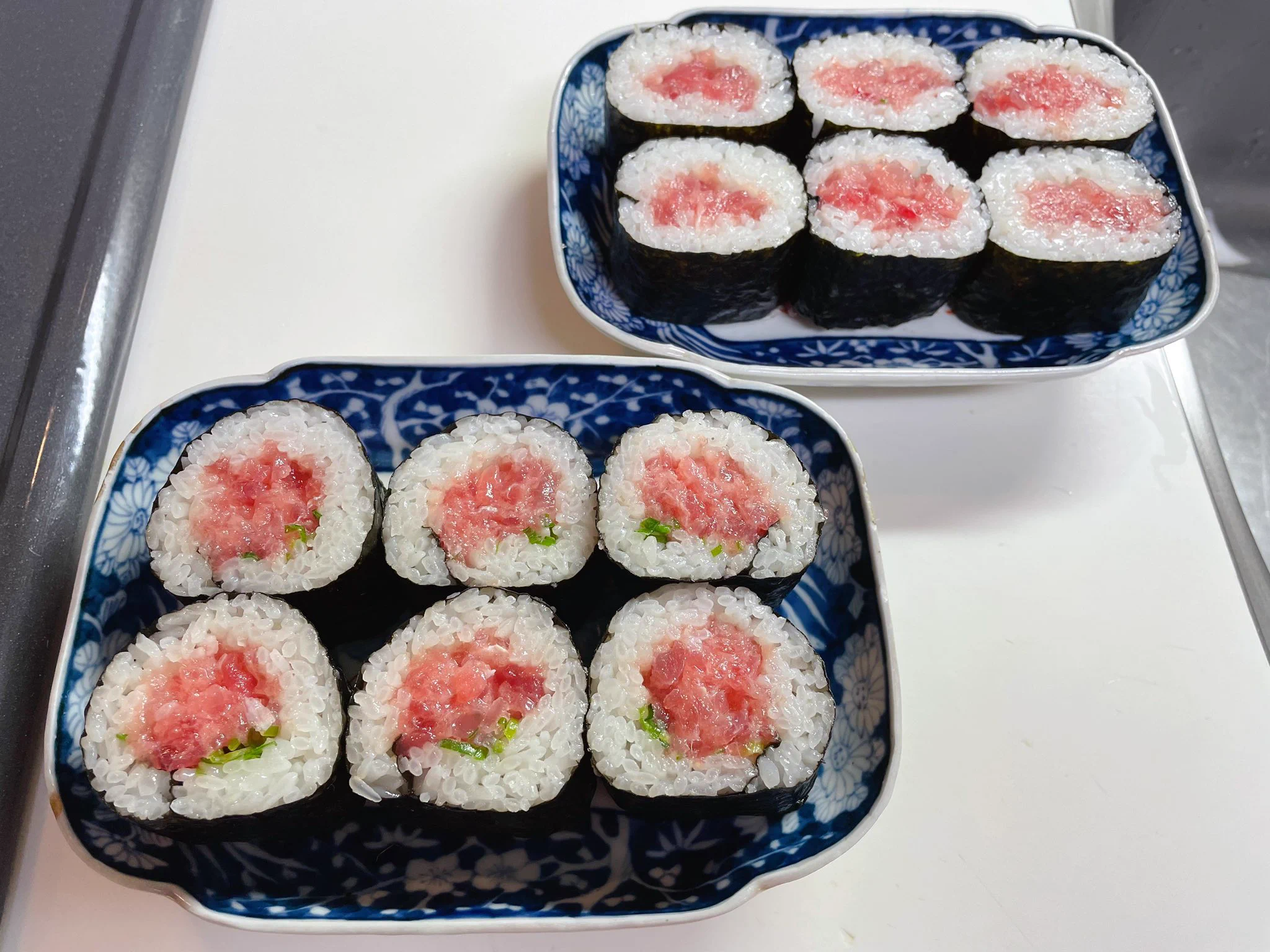 巻き簾が無くても大丈夫？！巻き寿司はラップでも作れちゃう！