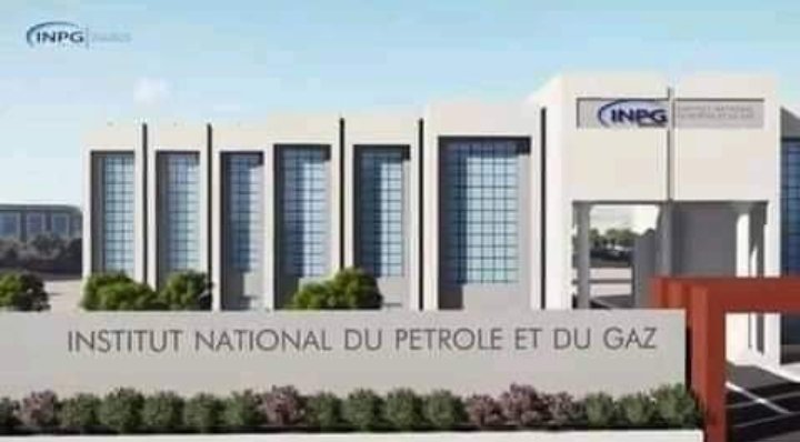 SecondePhase's tweet photo. Centre national du pétrole et du gaz en construction a Diamniandio.
#secondephase #MackySall #Senegal https://t.co/1Pds8E3dy9
