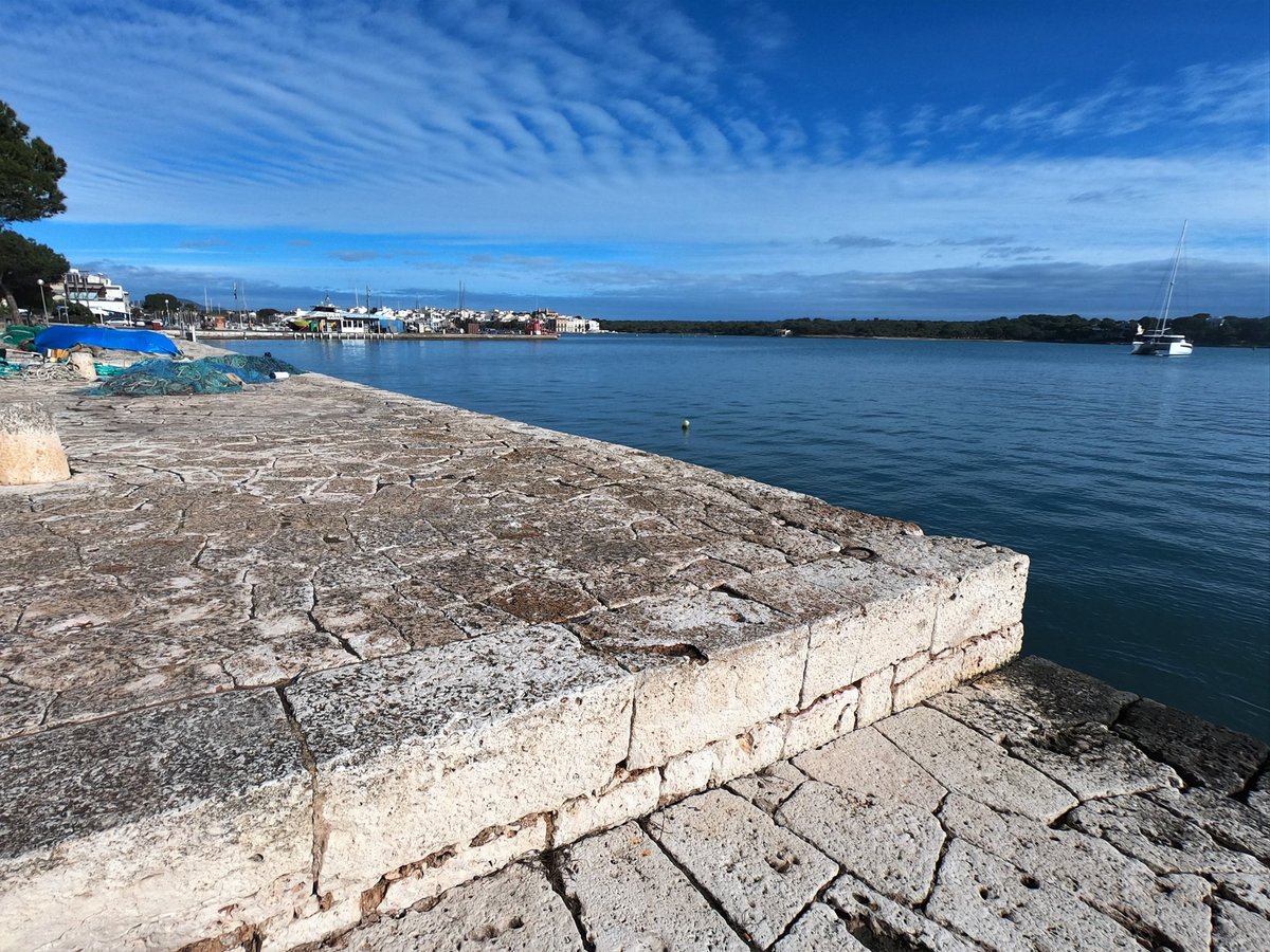 Necessitam l'ajuda de tota la gent que estima Portocolom: El Govern ha adjudicat les obres per reformar el moll de sa Duana amb formigó i els hem d'aturar. Molls preciosos fets de pedra fa gairebé 2 segles i que són la nostra CATEDRAL. SOSPortocolom!