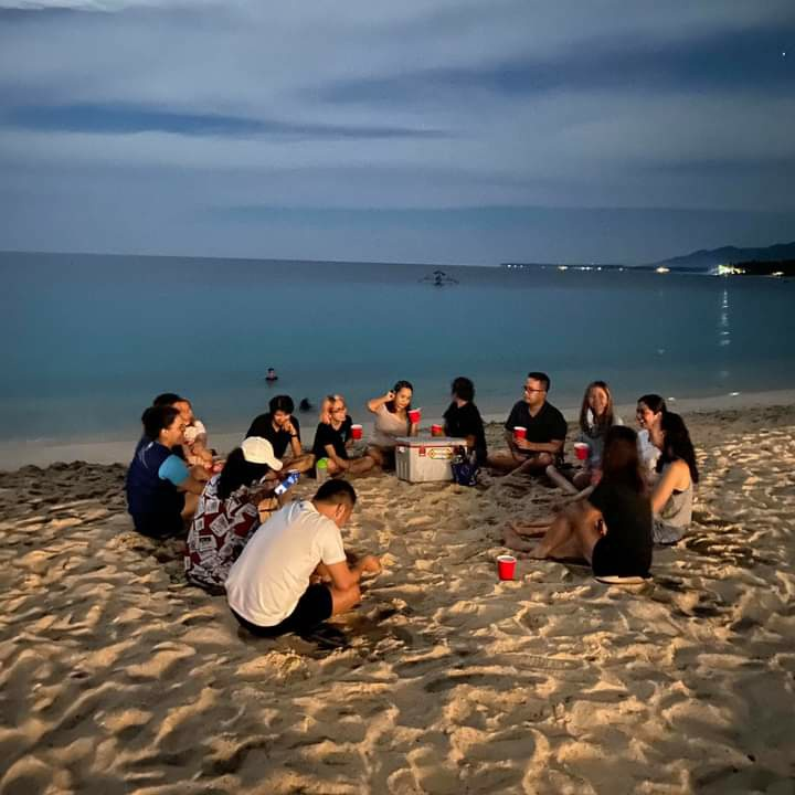 cv_ats_c's tweet image. beach hangout ft. the best people