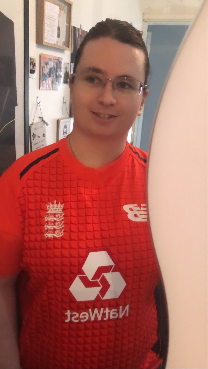 alexah45's tweet photo. IT’S MY BIRTHDAY TODAY 🥳
&
COME ON ENGLAND 🏴🏏💪🏻
#birthdaylockdown #englandcricket #ENGvsIND #cricket https://t.co/DElWefYUsJ