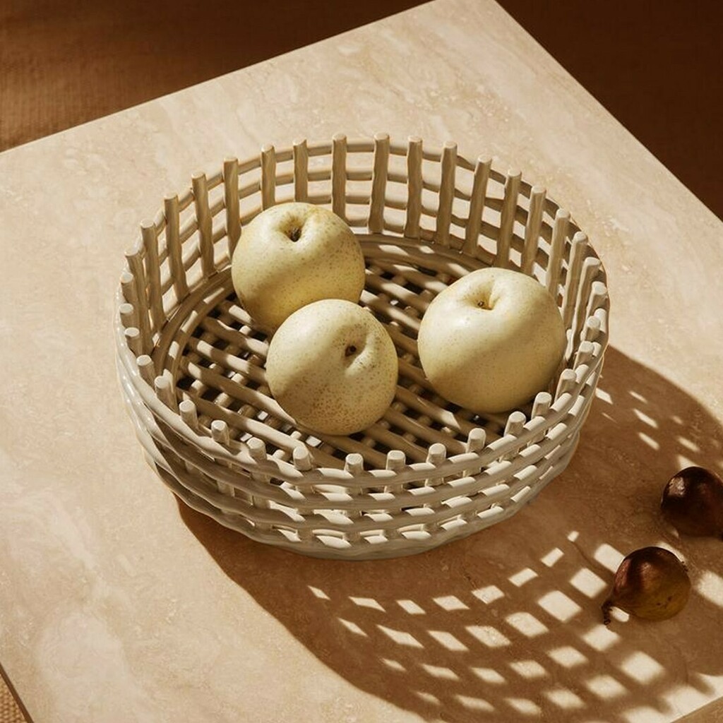 FLEUXPARIS's tweet photo. Ce centre de table en céramique recréera une sensation familière des contenants tissés d'antan dans votre cuisine ou salle à manger. Sa conception multifonctionnelle sera idéale comme corbeille à fruits ou à pain. 🍎
.
Corbeille centre de table, dispo… https://t.co/cy5ZRVJsnQ https://t.co/w43imkpQz9