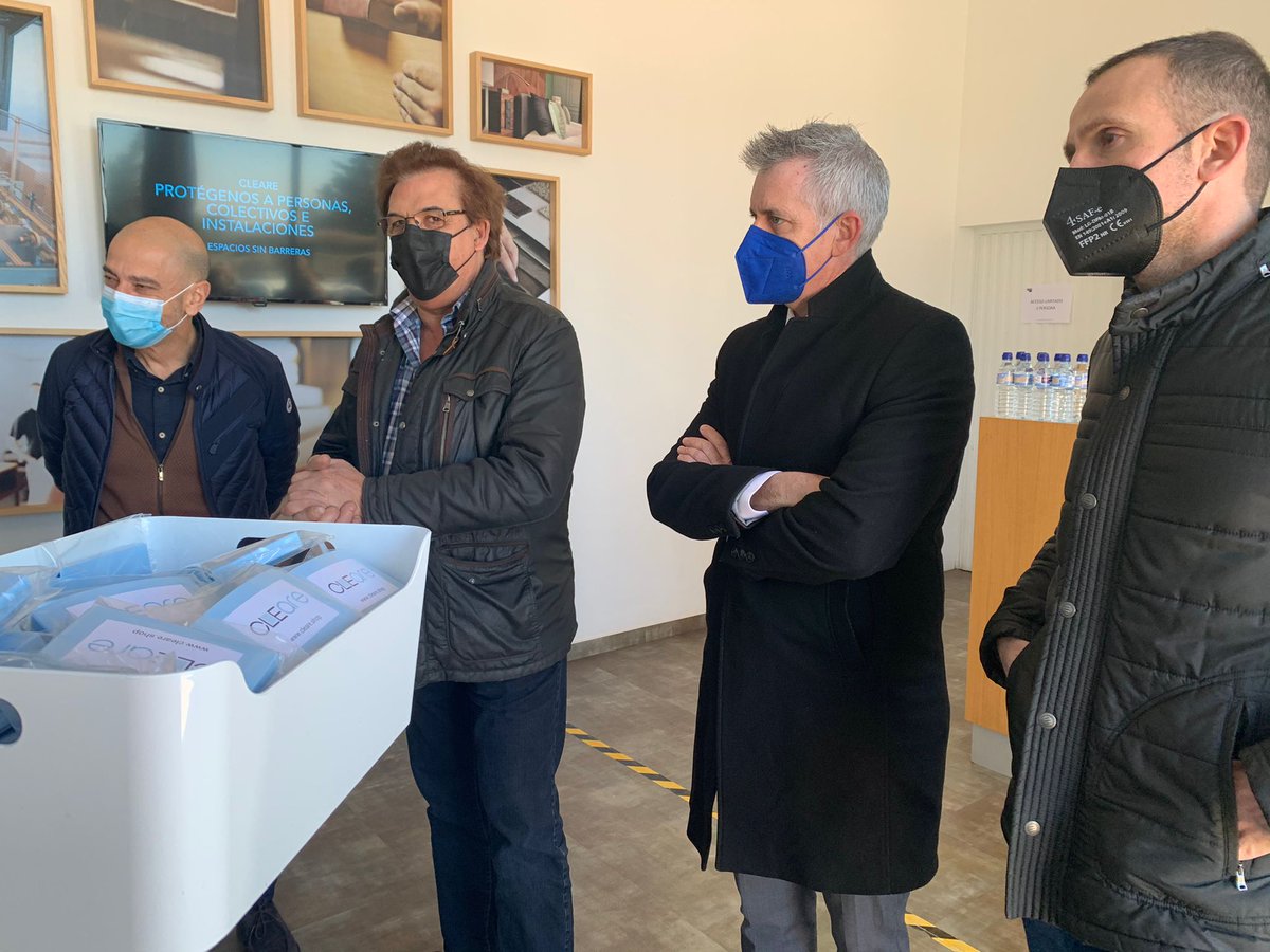 ERC_DipTa's tweet photo. #innovació | La visita a la #Sénia ha acabat a l'empresa #Cleare, dedicada al disseny d'equips d'alta protecció per espais públics i professionals

🏅L'empresa ha guanyat els Premis #Emprèn de la #Dipta en categoria Economia Social https://t.co/0FwF3qa8vt