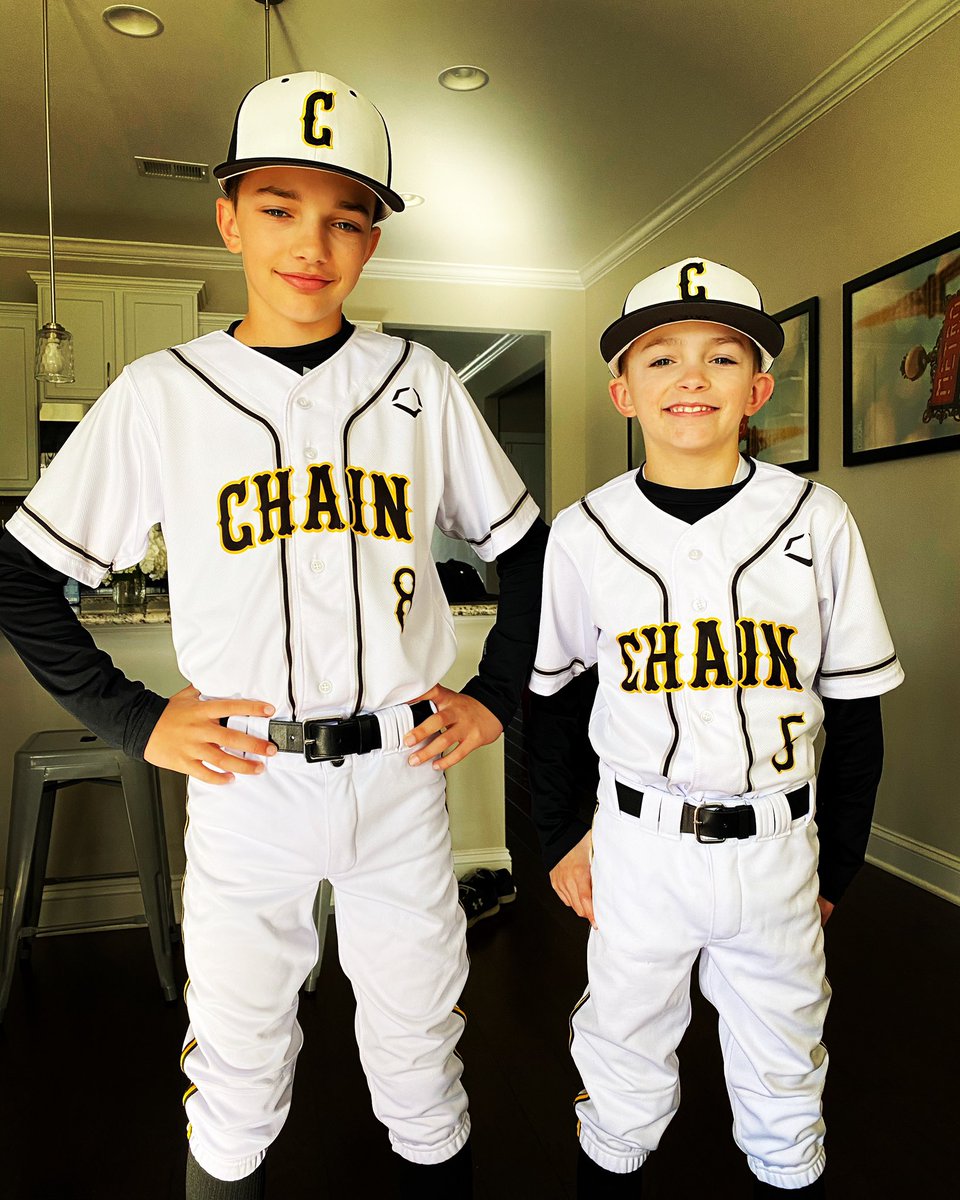 AaronSGuthrie's tweet photo. Game day for these two dudes! #brothers #family #blessed #chainbaseball https://t.co/2f67j1kXHd