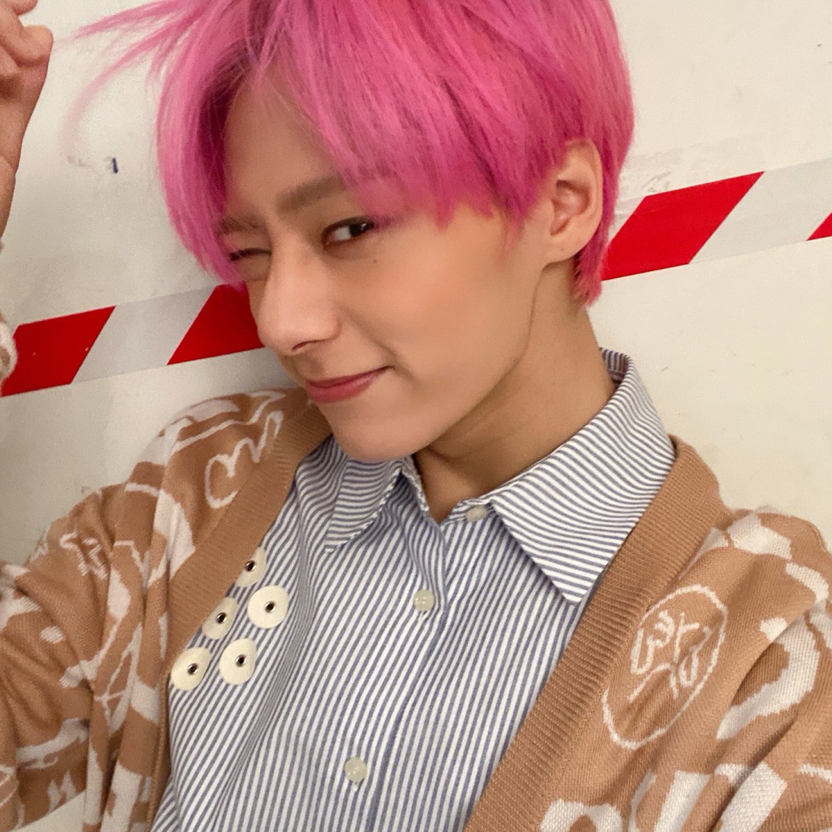 official_ONEUS's tweet photo. [#환웅]
더 스타 비하인드 나와서 
생각난 셀카들💖 예쁘게 
만들어주셔서 감사해요🙌 https://t.co/BAo3tvm20P