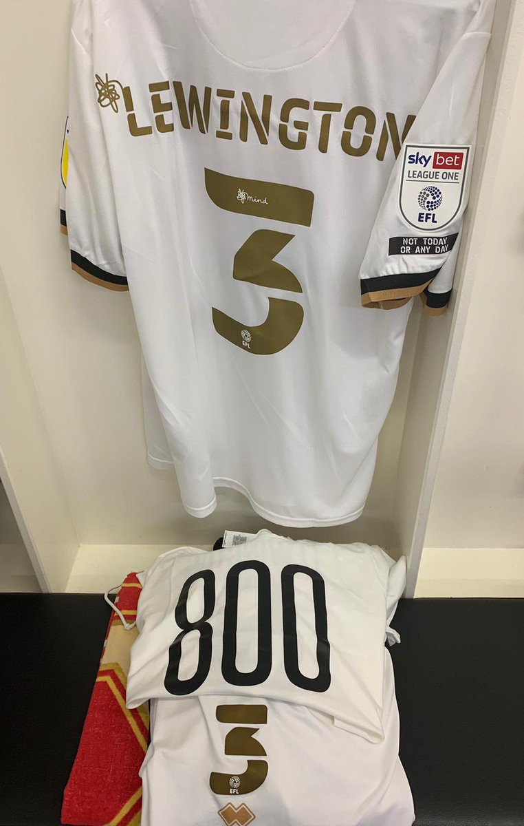 MKDonsFC's tweet photo. Special warm-up tops for a special occasion 👏 

(No chance the skipper is wearing it though! 😂)

#Lewie800 https://t.co/SAaCk0KK3p