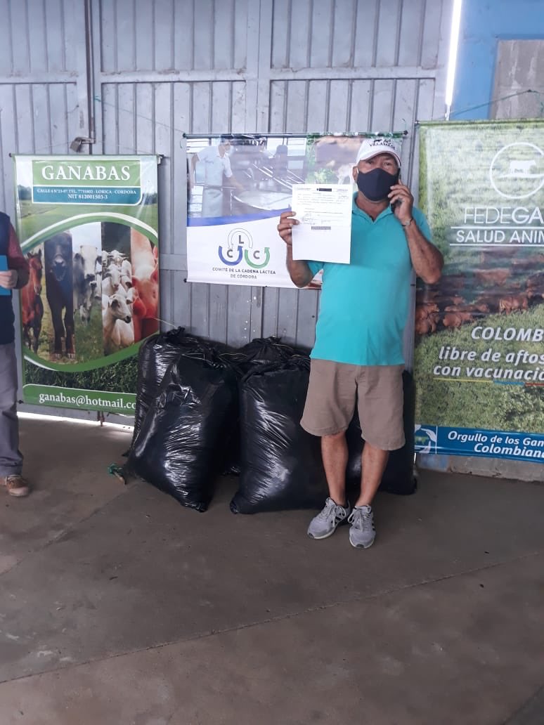 AyazoOmer's tweet image. Hoy con el apoyo del Ministerio de Agricultura y Desarrollo rural apoyamos con Silo a los pequeños Ganaderos del Municipio de San Antero (Cordoba). Fedegan- Ganabas - Cadena Lactea de Cordoba. @Ganabas @Fedegan @Minagricultura 
@codegacor