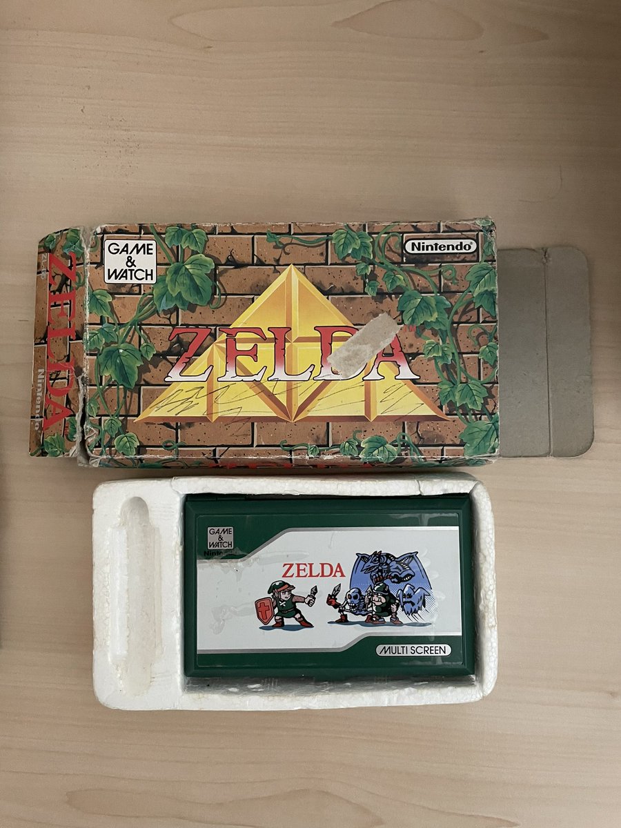 LeanneThings's tweet photo. .@segamstim, my Dad had left out his old school Zelda Game&amp;Watch and I feel like you and your fellow retro gamers would appreciate it. It still works and even has its protective covering over the front!  #wellpreserved #RETROGAMING #zelda #Nintendo https://t.co/UFV7ORvh7f