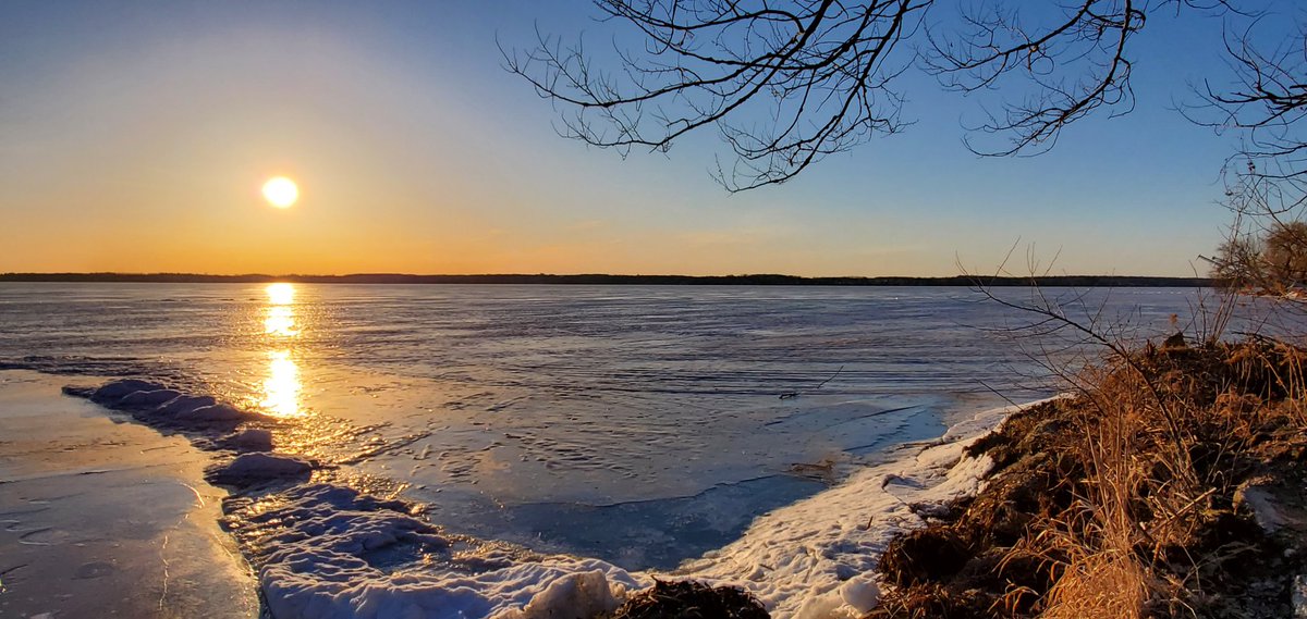 Good Morning!!  Hope you all enjoy the first day of Spring. 😎🌞😊🌷 #Lakescugog #Ontario #ThePhotoHour <a href="/StormHour/">#StormHour</a> #StormHour #ShareYourWeather #spring #sunrise #sunshine