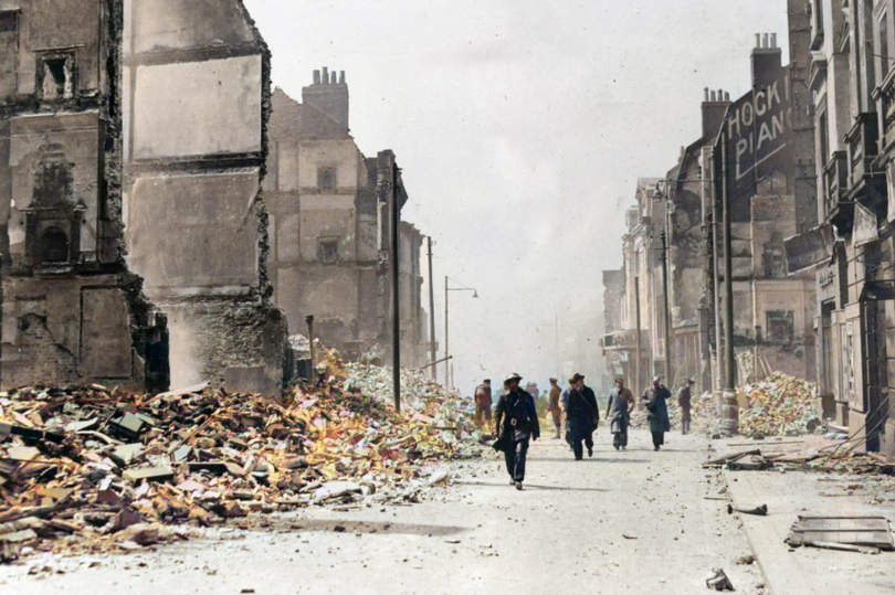 Plymouth2013's tweet photo. 80 years ago today the Germans decided to bomb Plymouth, our City. 😰💚 https://t.co/mLPENxs2Du