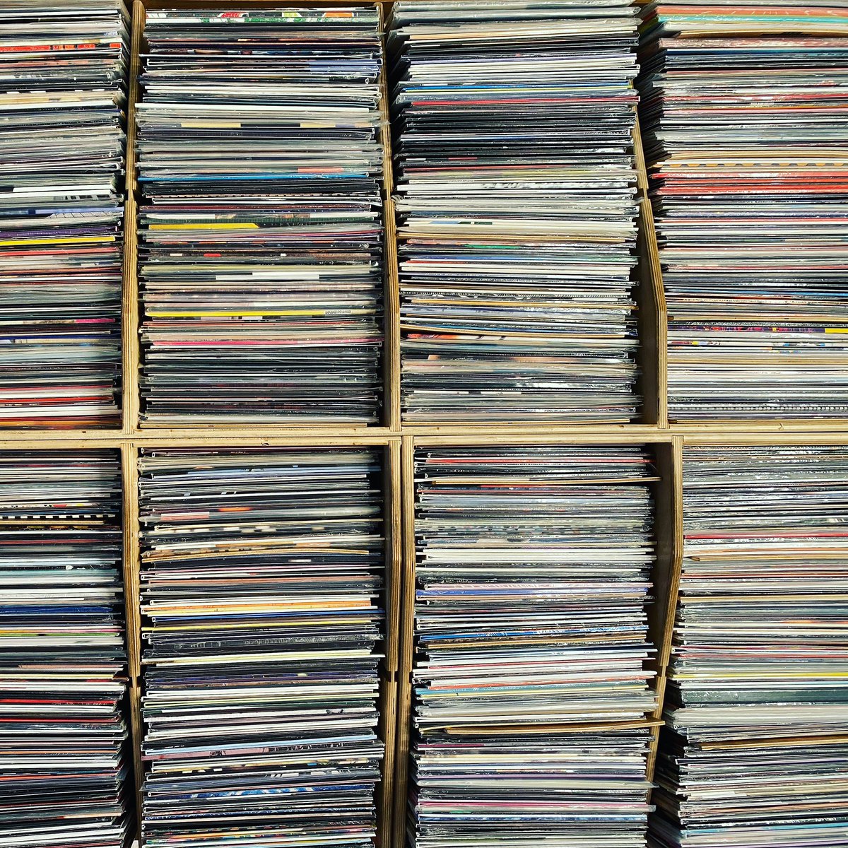tinyrecordshop's tweet photo. Now that’s a beautiful spring day, we’re open from 11-7pm today, look forward to seeing you 😉

Shop is full of brilliant records 🌟

xo, TRS ❤️🌞

#tinyrecordshop
#torontorecordstores
#curatedforyourpleasure
#notyouraveragerecordshop https://t.co/qwDn73OFvf