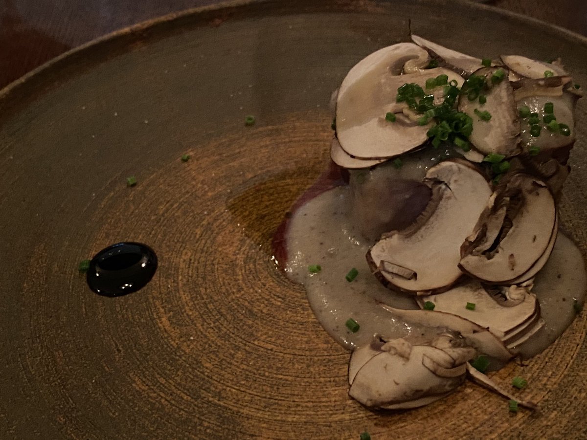 kazuejcom's tweet photo. お肉はブラウンマッシュルームの乗った豚肩ロース。
ダンナは2口くらいで食べていました(^◇^;)
#清澄白河
#イルトラム
#iltram https://t.co/QitN35JkN8