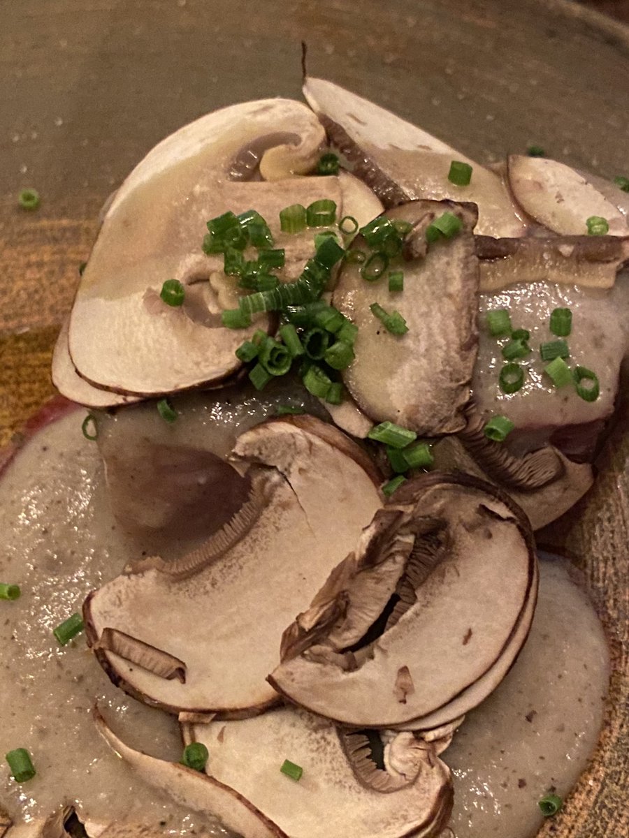 kazuejcom's tweet photo. お肉はブラウンマッシュルームの乗った豚肩ロース。
ダンナは2口くらいで食べていました(^◇^;)
#清澄白河
#イルトラム
#iltram https://t.co/QitN35JkN8