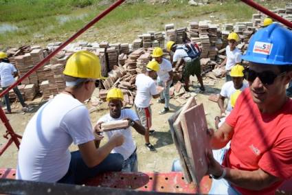 DiosvanyAAb's tweet photo. Ya alcanzamos las 546 brigadas con más de 14 mil jóvenes en toda #Cuba sumados a la recuperación cañera, producción de alimentos, construcción y aporte efectivo en organismos y empresas. La respuesta no podía ser otra, somos el presente, conectados con la Revolución @DiazCanelB https://t.co/r6rSfb1Jlz