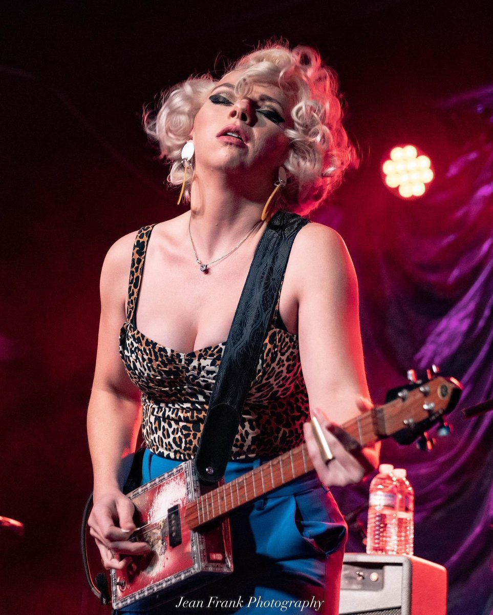 samfishcigarbox's tweet photo. How amazing was last night?! Share this with everyone you know! Tune in tonight for the last night of the fest! 🎥 Grab your ticket now for night 2 of the Samantha Fish Cigar Box Guitar Festival!  https://t.co/L02oXfrcZ7
Streaming TONIGHT 3/20! 
7pm CST / 8pm EST
—Team Fish https://t.co/SFhMdAxUPW