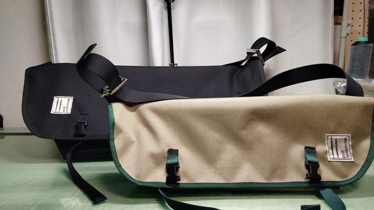 SProtektion's tweet photo. メッセンジャーバッグSの製品サンプルが完成しました。Mの中にすっぽり収まるくらいなので結構小さめです。
W550(底340)H180D200
小さめを探されてた方よろしくです。
カラーや価格など詳細はDMにてお願いいたします。 #SelfProtektion https://t.co/TnodEttAHN