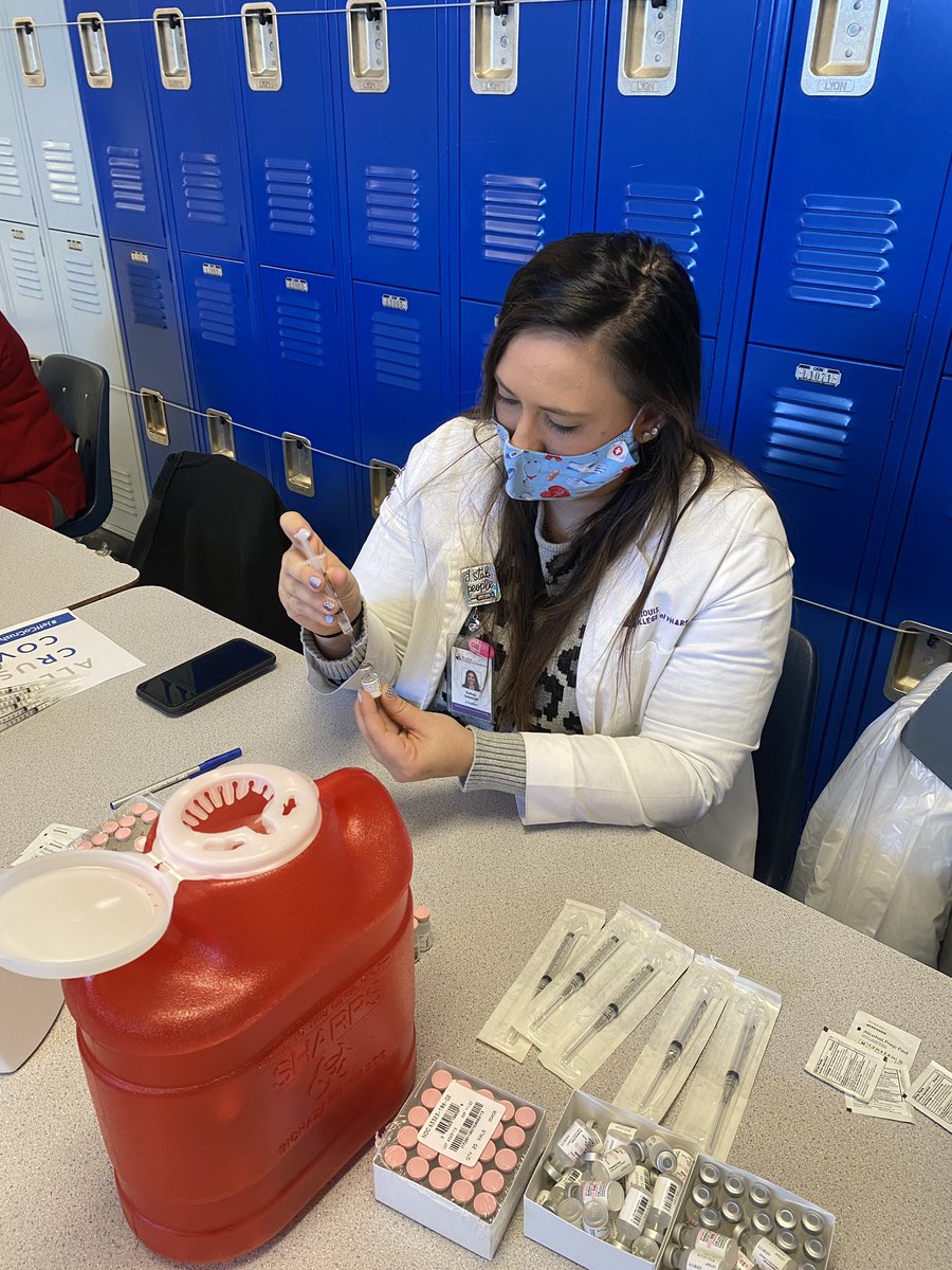 NorthwestRISD's tweet photo. #JeffCoCrushesCovid with Jefferson County school district vaccinations this weekend. @FoxC6Schools was Friday, with #Dunklin and Northwest today.
#NWLoveLearnLead #NWLionNation https://t.co/niCVr24g81