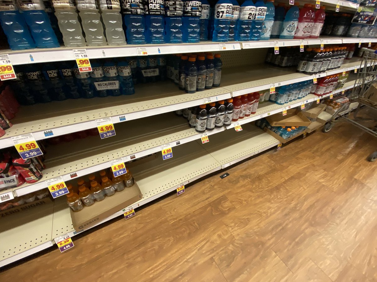KrogerWorst's tweet photo. Ah yes, @kroger low on @Gatorade as usual. https://t.co/BkqxO1eWr8