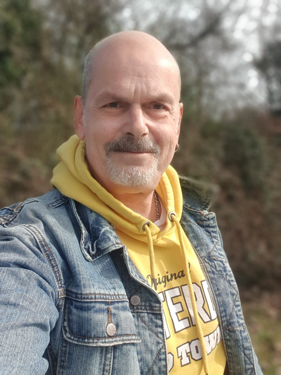 Thorste72591894's tweet photo. Einen schönen und sonnigen Samstag Nachmittag 😁☀️🌞 #barebuddy #gaymann #single #gayontour https://t.co/dioYC2Gn8S