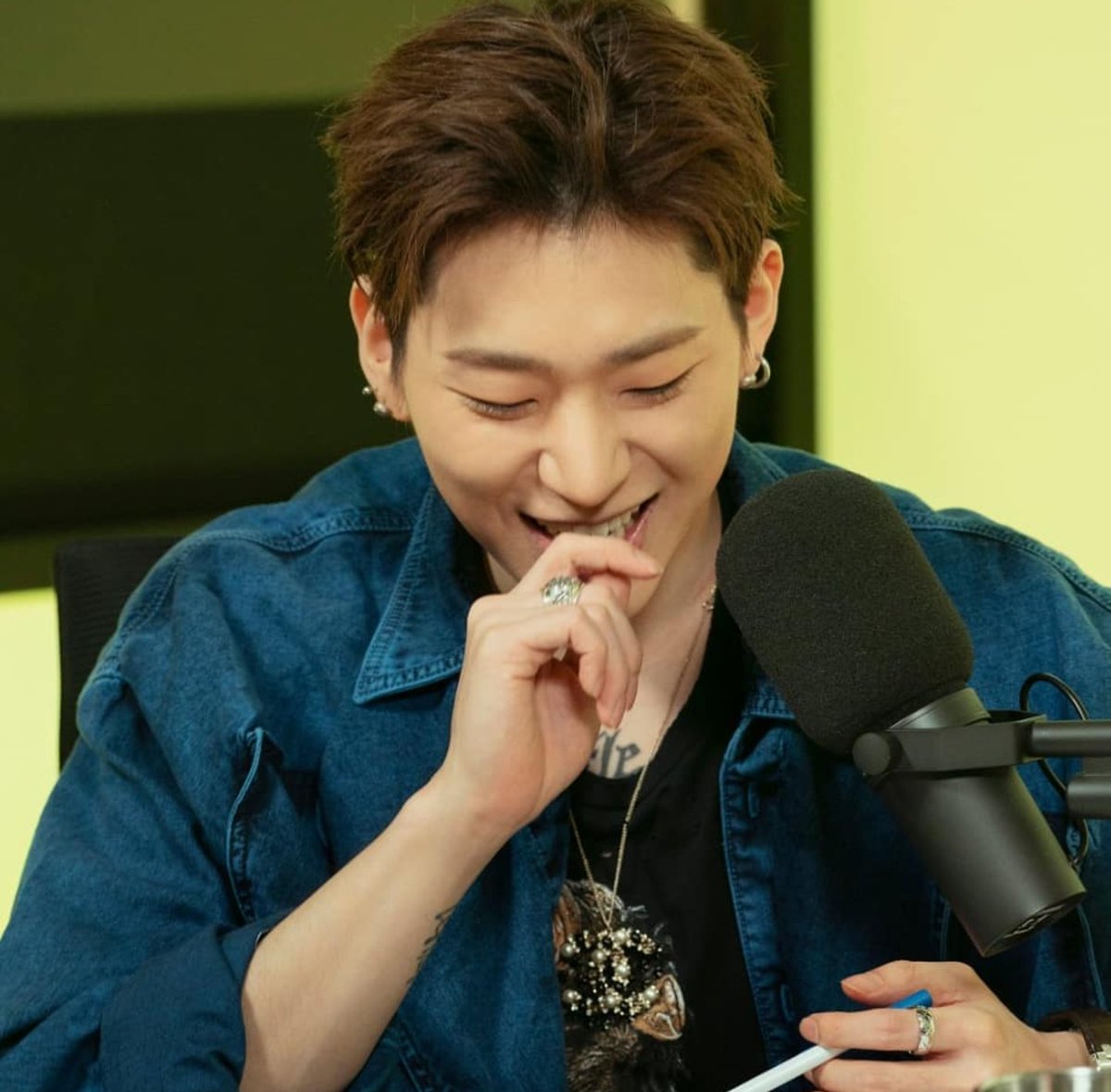 JihoIsMyForever's tweet photo. The one and only king ZICO👑💖 https://t.co/MQRtPurNrS