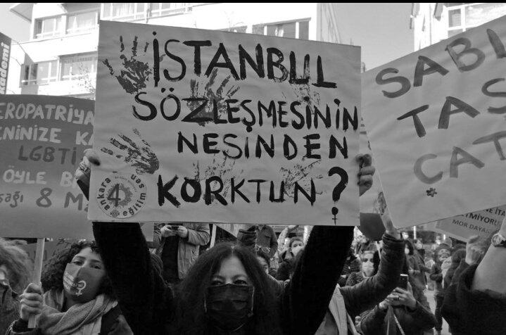 tecnoroyal's tweet photo. Kadınların göz ardı edilmesi... #turkeyisnotsafeforwomen #AklınızdanBileGecirmeyin
#istanbulsozlesmesiyasatir https://t.co/hBvy3tAqQL