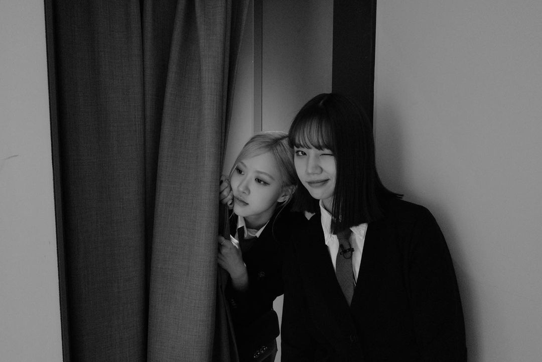 deepbleurose's tweet photo. Knowing Brothers tonight at 9PM!! Watch it live ✏ https://t.co/8uMkiuI2SQ