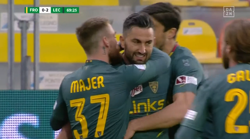 DAZN_IT's tweet photo. ... e arriva anche il gol numero 2⃣0⃣ per Coda, un minuto dopo aver fallito un rigore, parato da Bardi
#FroLec #DAZN https://t.co/UYNj4wUKjA