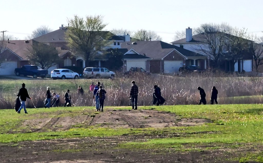 msgtraemhild's tweet photo. AFJROTC TODAY:  Cadets conducting Community Service @ the 2021 FTW Cowtown Cleanup! Great Job cadets!#WeRSaginaw #aimhigh #jrotcrocks #cowtowncleanup2021 https://t.co/VD3l0DjI2f