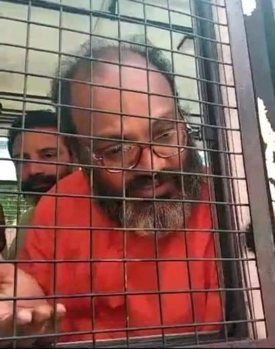 RadhaSh96243587's tweet photo. 100 से अधिक मुकदमे इन पर लगे है,31 बार जेल गए....सैंकड़ो रात हवालात में बिताई.... एक भी मुकदमा व्यक्तिगत नही।
कुल मिलाकर 300 करोड़ के फतवे इन पर जारी हो चुके है....किसके लिए ????
साथ दीजिए यति बाबा का🙏🚩
#जय_श्रीराम 🚩 https://t.co/2ow0OnHwzQ