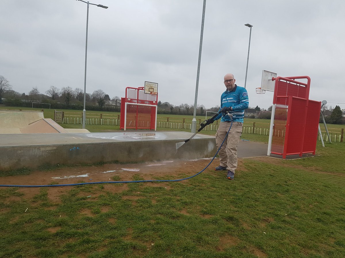 sheen_ro's tweet photo. A big thanks to @mark_toovey from @alfresco_uk Softwash who came out this morning to remove offensive graffitti that appeared last night on the skatepark in madley park. Due to the severity they made this a priority. Market leaders in #softwashing roofs and walls. #Oxford https://t.co/qWZtA0z3oh