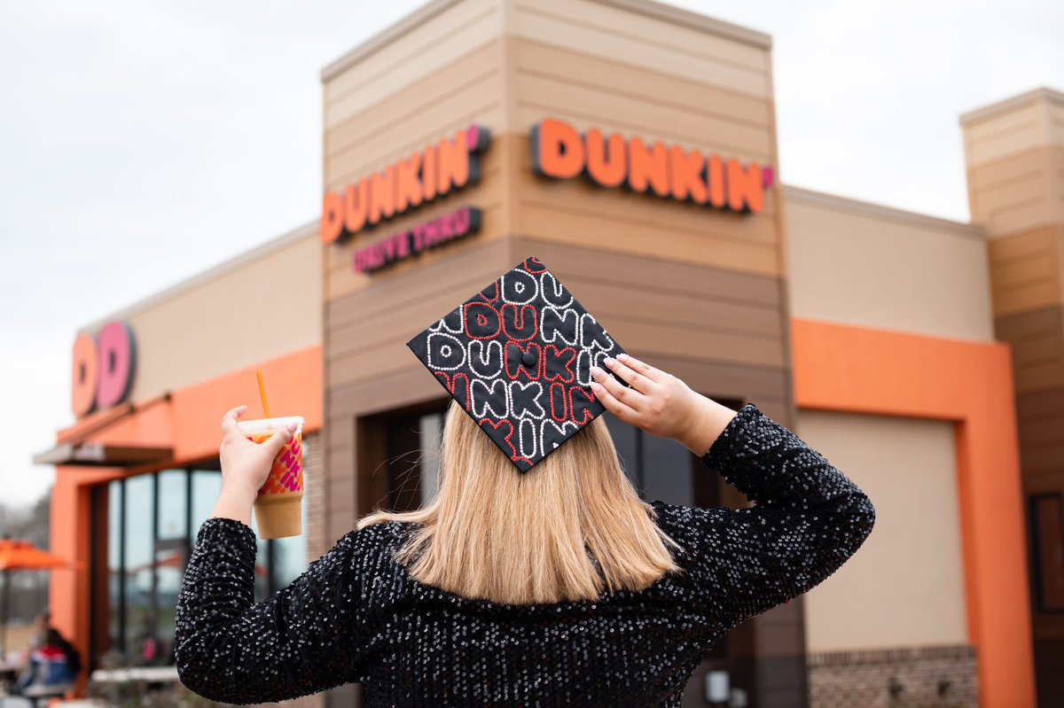 moeIler's tweet photo. senior pics @dunkindonuts edition 🔥 https://t.co/yCNA8ZwL65