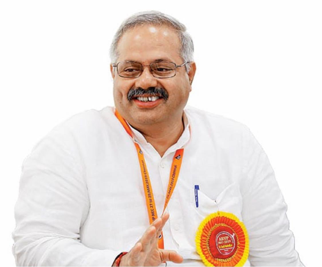 yadavmamta11's tweet photo. आ० सुनील आंबेकर जी राष्ट्रीय स्वयंसेवक संघ के अखिल भारतीय प्रचार प्रमुख के नए दायित्व के रूप में हमारा मार्गदर्शन करेंगे । सभी कार्यकर्ताओं की ओर से आपको ढेरों शुभकामनाएं। @SunilAmbekarM @RSSorg https://t.co/tjc0JlSYyk