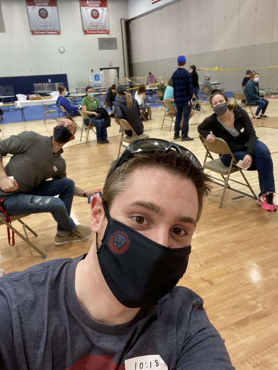 MrLane_Science's tweet photo. #obligatoryvaccineselfie so excited today is finally here! People have been saying good morning to me and for the first time in forever it actually feels like a good morning #covid #vaccine #vaccinationday https://t.co/rhHz06ZU0Q