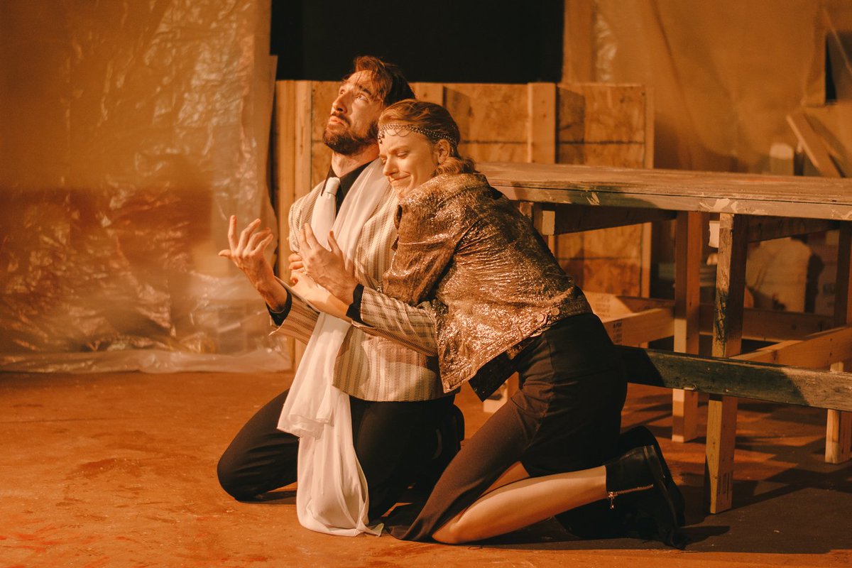 When it starts to feel like spring but you live in Wisconsin so there's always a chance for more snow.
#HappySpring
📷: Mahdi Gransberry, TITUS ANDRONICUS.