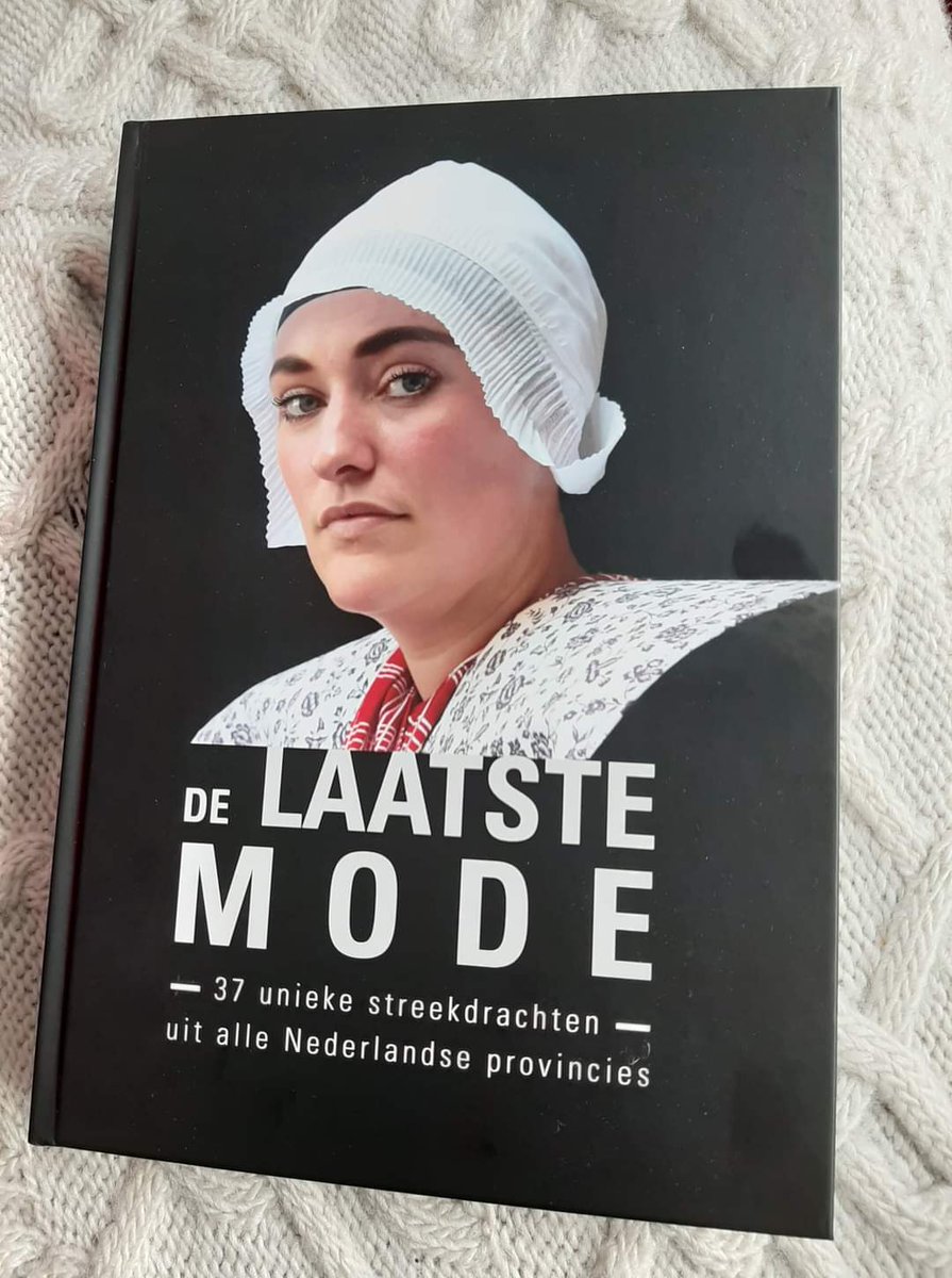 thedutchknitter's tweet photo. De Laatste Mode van fotograaf Pim Smit overtrof mijn stoutste verwachtingen.  #streekdrachten #klederdrachten. 
#delaatstemode #pimsmit #fotografie #photography #Traditions #breien #knitting #stricken #CarlaMeijsen #TheDutchKnitters 
https://t.co/yu0t9bZMGw https://t.co/04wdpcNf2S
