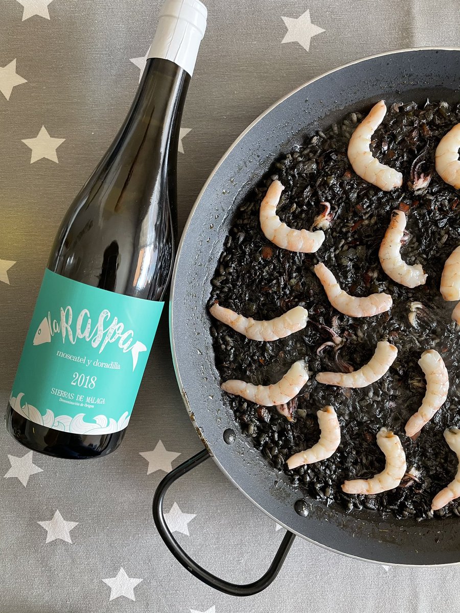 PolloyEnsalada's tweet photo. Clásicos de esta casa. Arroz negro y La  Raspa de @VVerticales @vinos_malaga https://t.co/rMzdVjvEpx