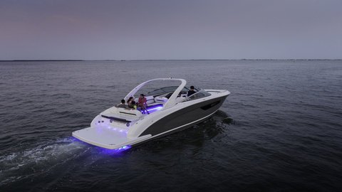 Keep your crew safe with these 10 tips on how to avoid boat collisions from <a href="/discoverboating/">Discover Boating | Your Go-To Boating Resource</a>.  ow.ly/uxUR50E2Iib