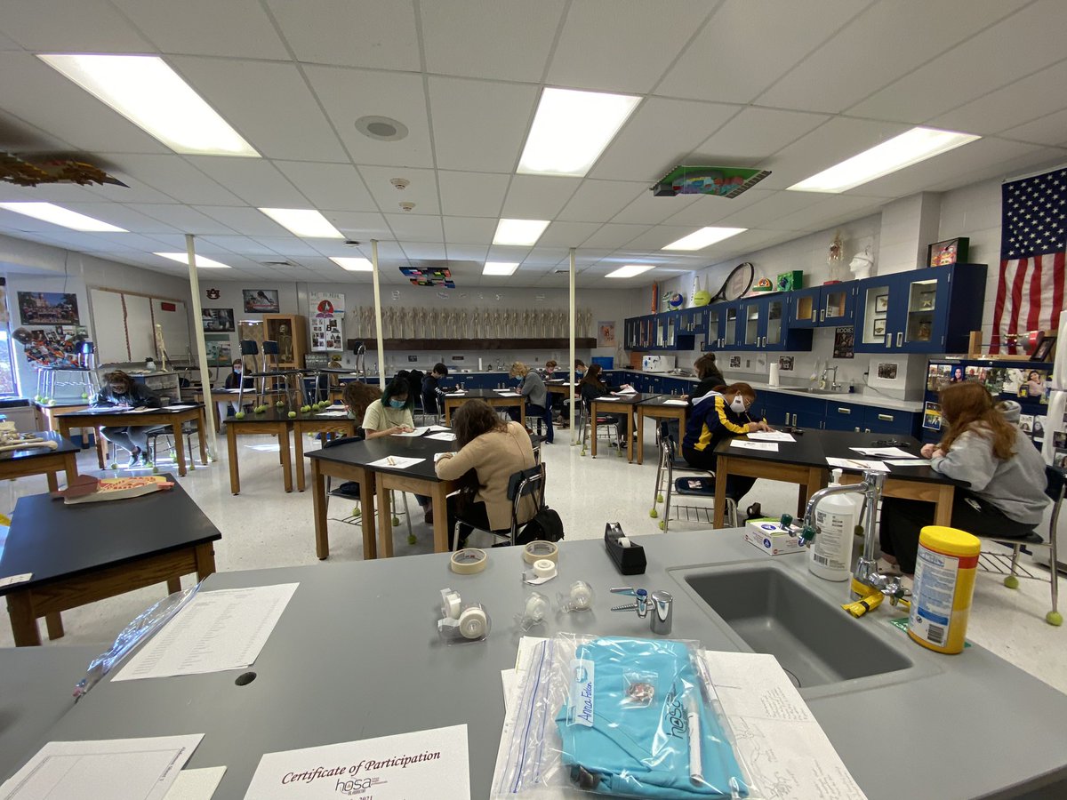 BuckhornAPChem's tweet photo. BHS AP Chemistry students are showing what they know this morning during their Mock Exam! I am so proud of their hard work! ❤️Go Bucks! @Buckhorn_High @MadCoSchools https://t.co/aEbXOMdooz