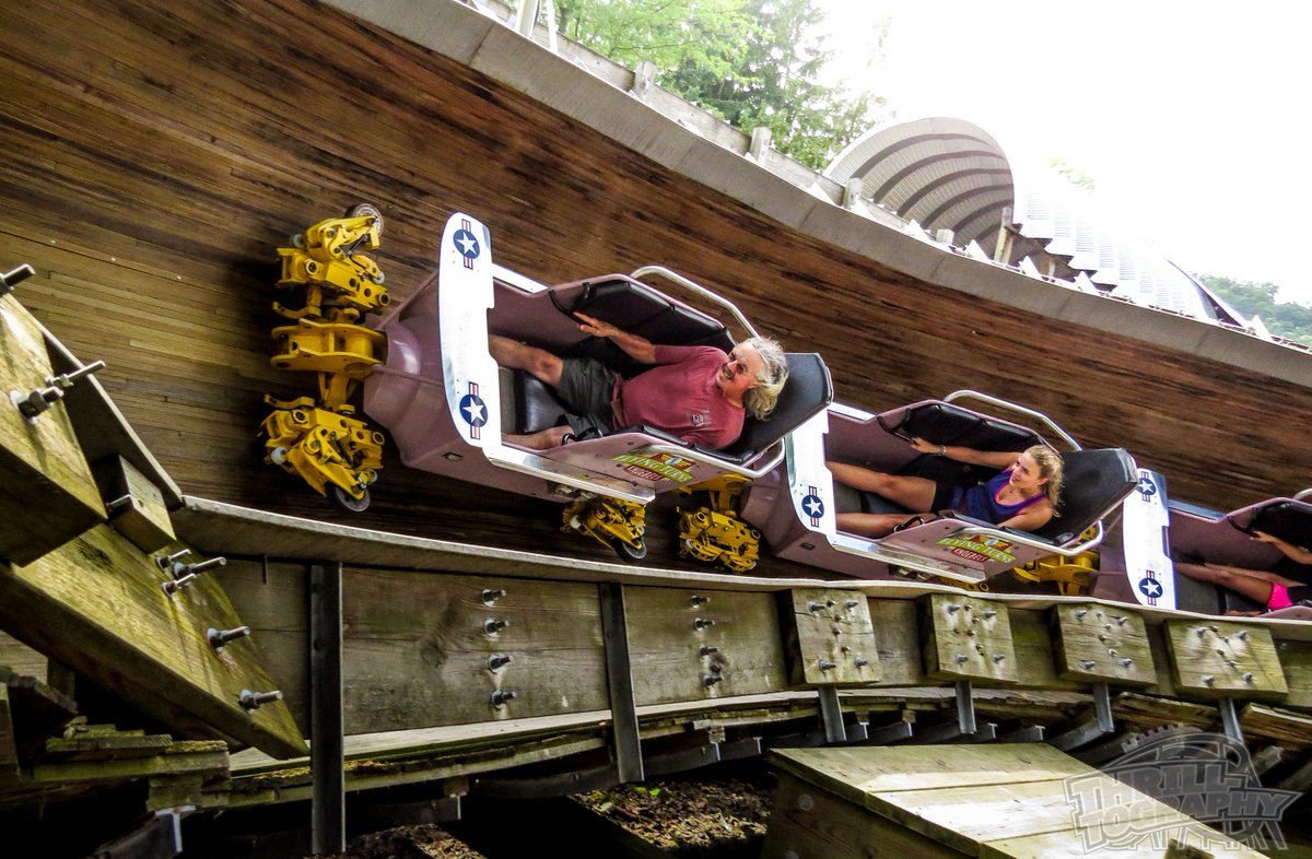 Thrilltography1's tweet photo. Here's #FlyingTurns at @knoebels doing its turning and flying thing. https://t.co/4qg1yS5oXd