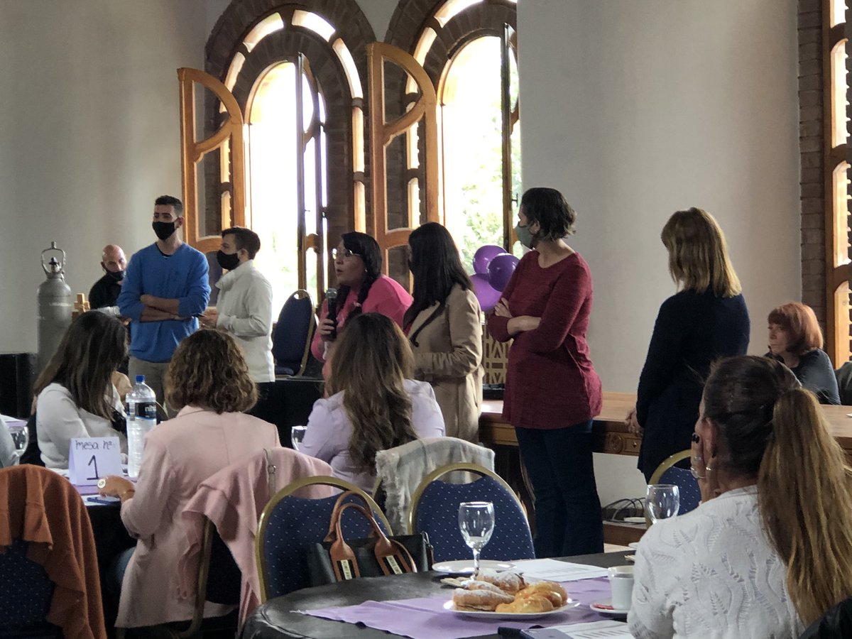 danielitastella's tweet image. Mí mensaje a las participantes del 4° Encuentro de Mujeres y Finanzas: las mujeres tenemos la obligación de ayudar a las mayores, madres, abuelas, tías a empoderarse con las nuevas herramientas de gestión de la economía familiar y los roles de cuidado. #Mujeres  #empoderarse