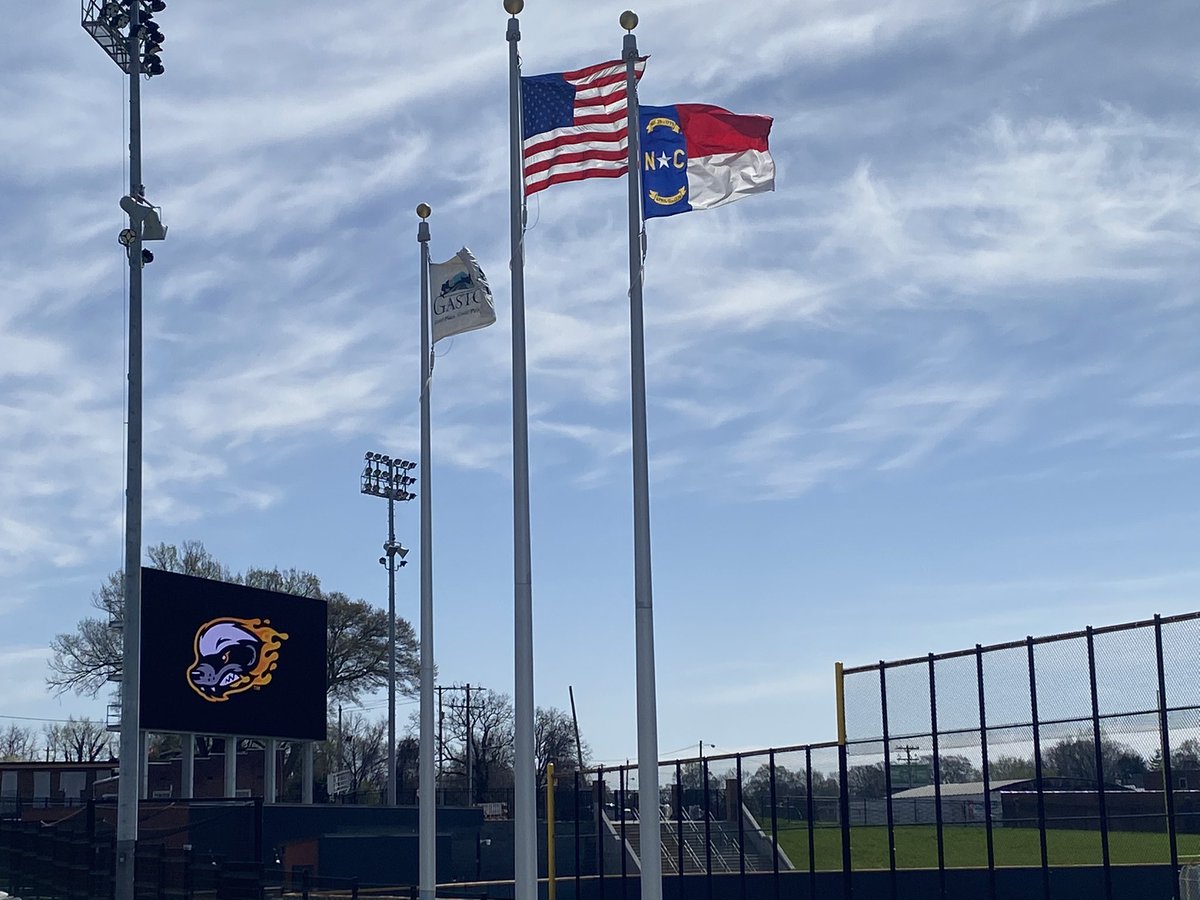 SmittyBudMan's tweet photo. @gohoneyhunters @gogastonnc 
Swung by the new field,,,, looking great !!! Can’t wait to be enjoying some games!!! 
Cheers! 🍻 https://t.co/S5WPtpcvrW