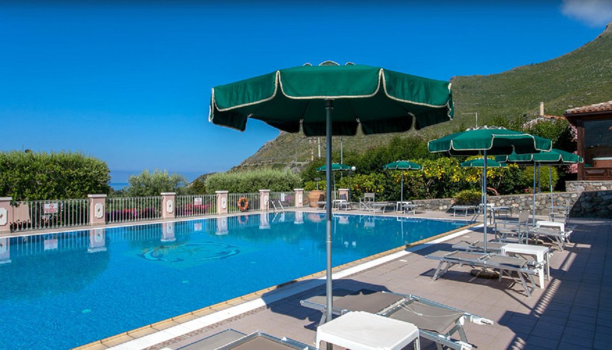 hotellatana's tweet photo. Natura 🌿🍃Mare cristallino 🌊 Aria pura 
Il mix che ci fa stare bene è fatto di pochi semplici ingredienti. 
Vivi con noi un’esperienza di libertà!
https://t.co/DY0hFiBqAR https://t.co/xG0MdzsYU7