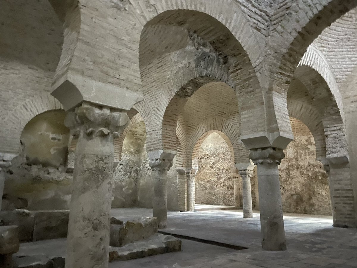 No se me ocurre mejor sitio para terminar un paseo por Jaén...
#Jaen #bañosarabes